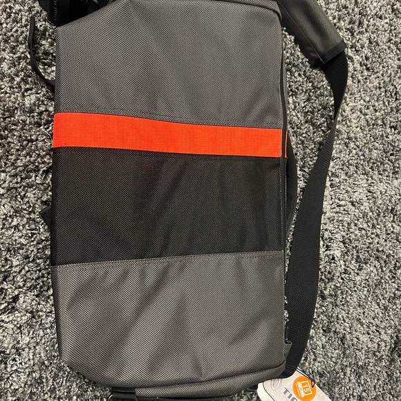 Brand New Timbuk2 Classic Messenger bag. Medium holds 15” laptop. - Picture 3 of 5